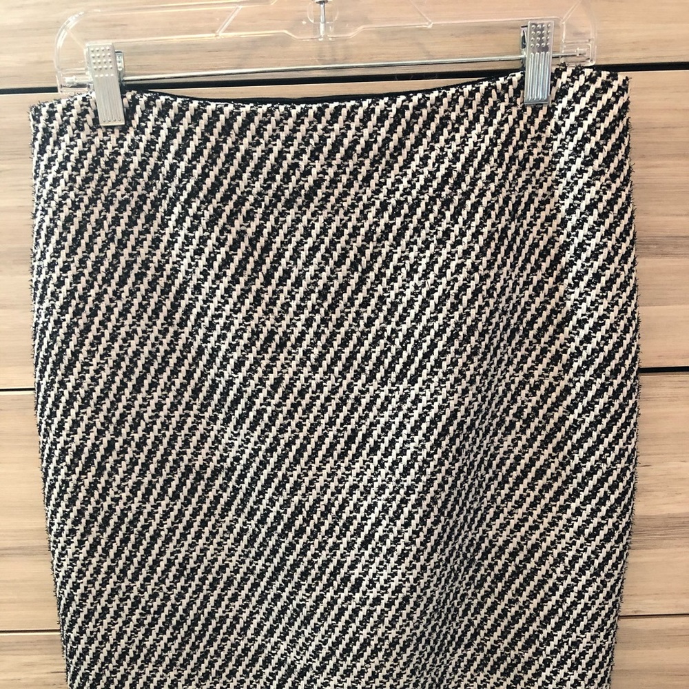 Women’s mid length skirt